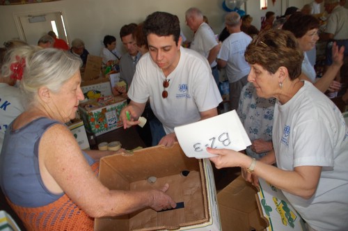 Mitzvah Day  11-5-2006 2-16-00 PM.JPG