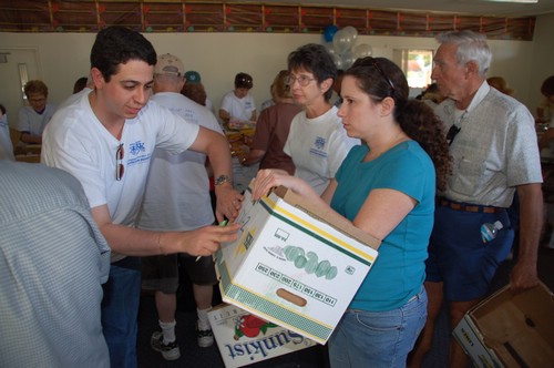 Mitzvah Day  11-5-2006 2-22-59 PM.JPG