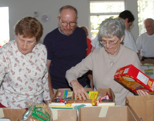 Mitzvah Day  11-5-2006 2-44-59 PM.JPG