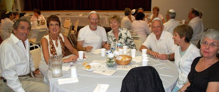 White Shabbat 8-6-2006 8-18-2006 7-06-45 PM.JPG