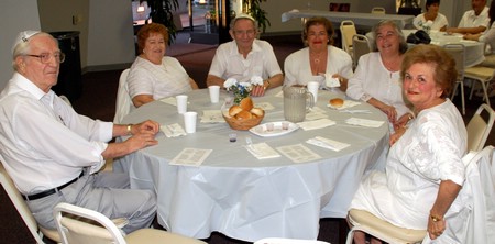 White Shabbat 8-6-2006 8-18-2006 7-06-56 PM.JPG