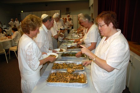 White Shabbat 8-6-2006 8-18-2006 7-14-40 PM.JPG